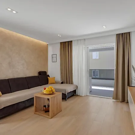 Apartment Roza, Prekrasni Novi S Parkingom