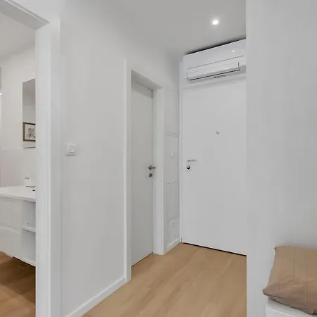 Roza, Prekrasni Novi S Parkingom Apartment Makarska