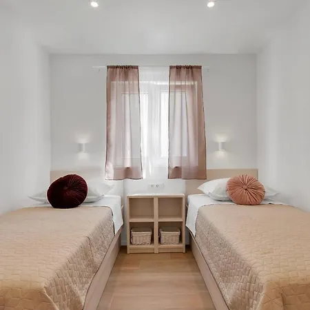 Roza, Prekrasni Novi S Parkingom Apartman Makarska