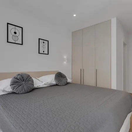 Apartment Roza, Prekrasni Novi S Parkingom