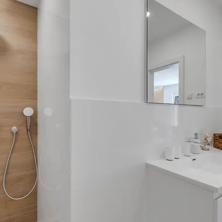 Apartman Roza, Prekrasni Novi S Parkingom *