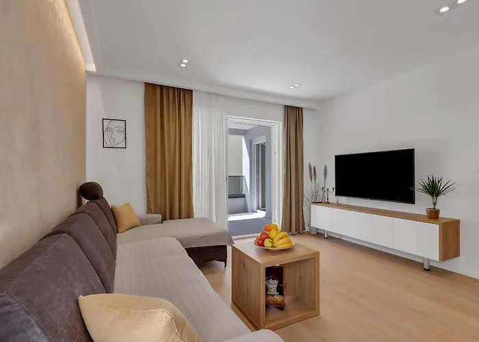 Roza, Prekrasni Novi S Parkingom * מאקרסקה