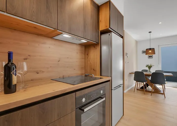 Roza, Prekrasni Novi S Parkingom Apartament Makarska