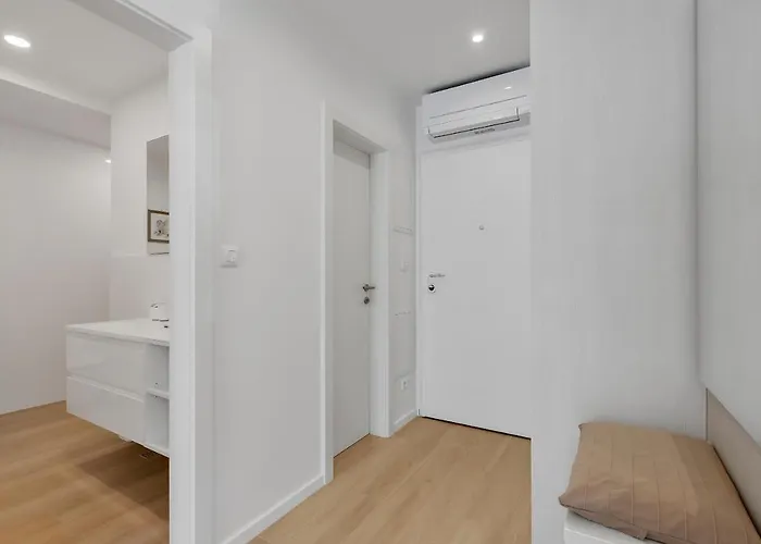 Roza, Prekrasni Novi S Parkingom Apartament Makarska