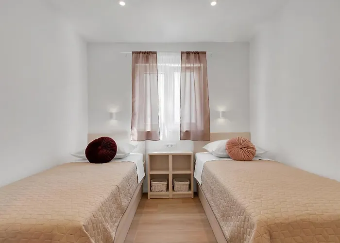 Roza, Prekrasni Novi S Parkingom Apartament Makarska
