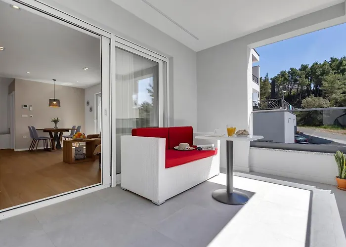 Roza, Prekrasni Novi S Parkingom *