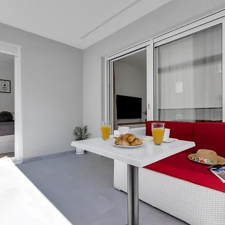 Roza, Prekrasni Novi S Parkingom * מאקרסקה